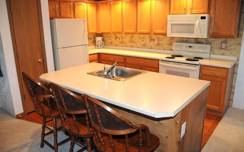 Seven Springs Woodridge 4 Bedroom Premium Condo, Sleeps 10, Deck With Mountain Views Champion