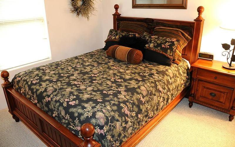 Seven Springs Woodridge 4 Bedroom Premium Condo, Sleeps 10, Deck With Mountain Views * Champion