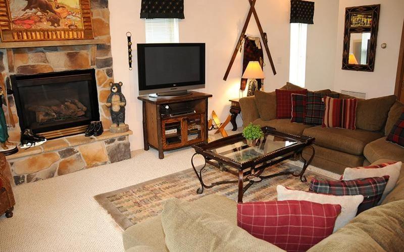 Seven Springs Woodridge 4 Bedroom Premium Condo, Sleeps 10, Deck With Mountain Views Apartment
