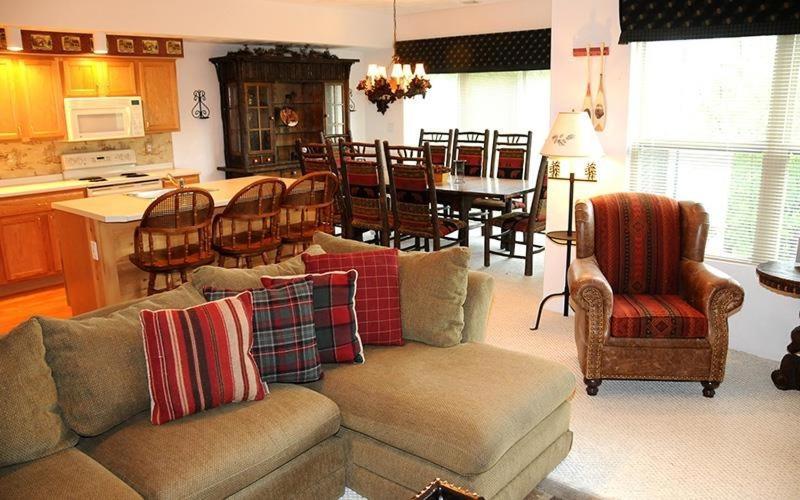 Seven Springs Woodridge 4 Bedroom Premium Condo, Sleeps 10, Deck With Mountain Views Apartment Champion