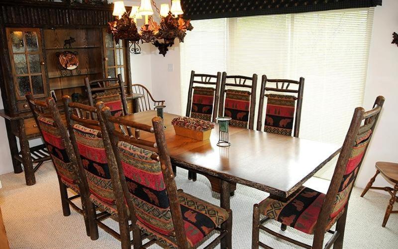 Apartment Seven Springs Woodridge 4 Bedroom Premium Condo, Sleeps 10, Deck With Mountain Views Champion